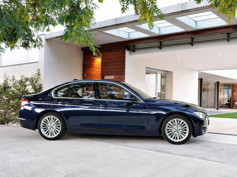  BMW 328i Sedan Luxury Line 2012 года  (фото 17 из 20)